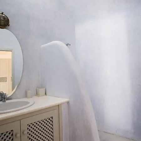 Neema Maison Finikia Santorini