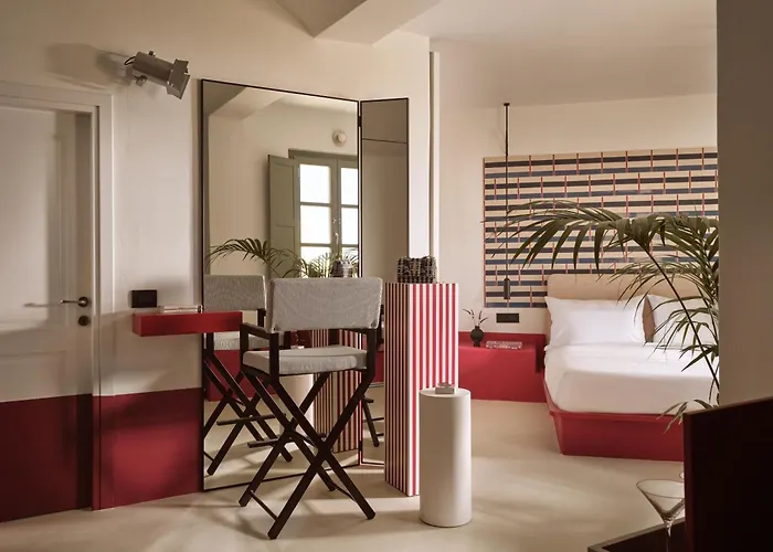 Neema Maison Finikia Santorini Oia