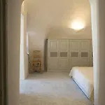 Aparthotel Neema Maison Finikia Santorini Oia