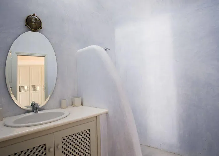 Neema Maison Finikia Santorini